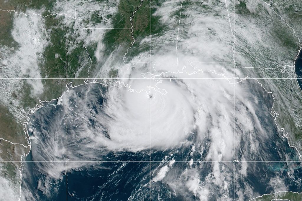 Hurricane Ida nears land
